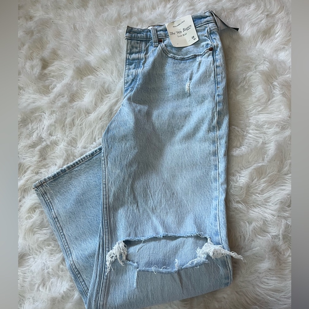 NWT| A&F low rise 90’s baggy jean